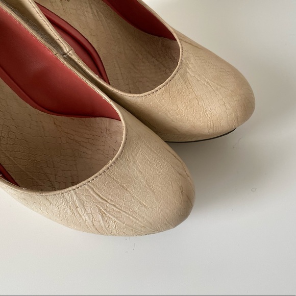 Michael Antonio | Nude Wedges - Picture 5 of 10